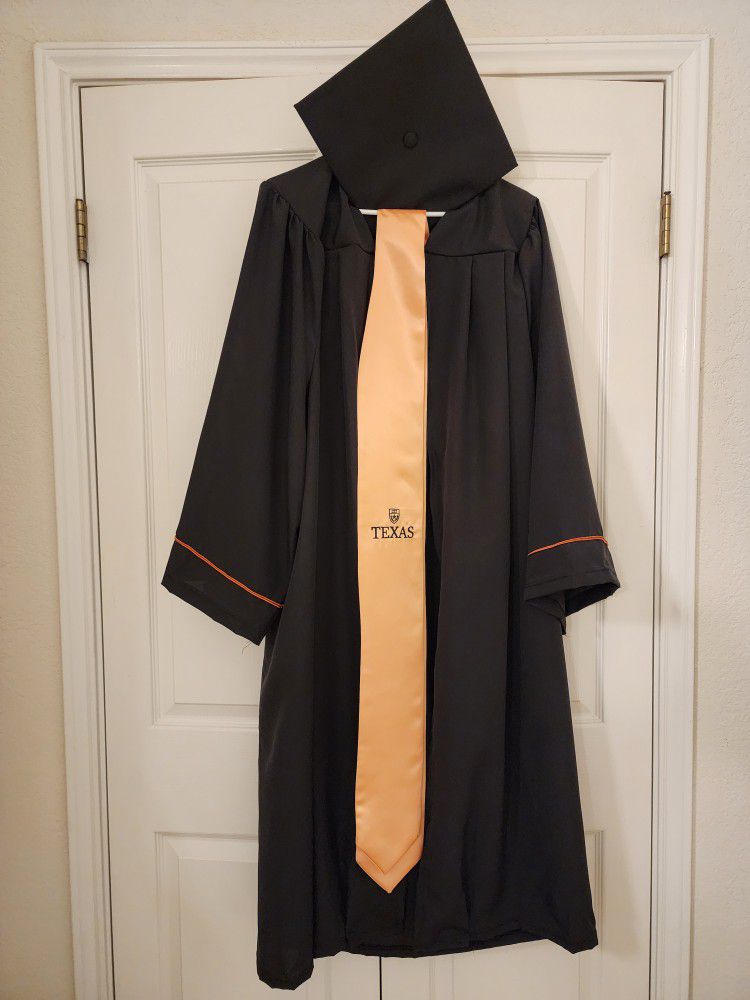 UT Business School Bachelor's Cap, Gown And Stole