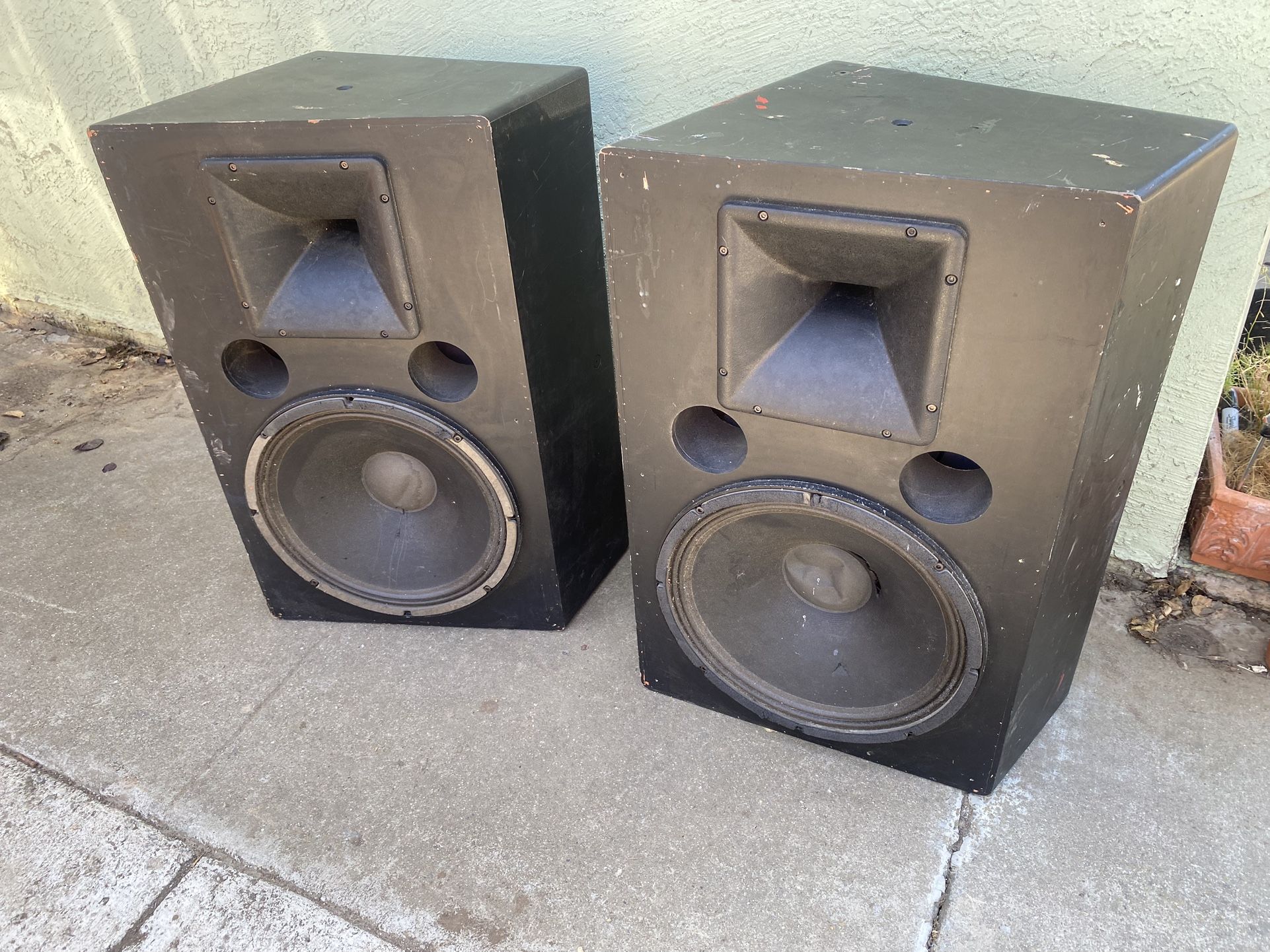 set- EAW Cinema System Speakers