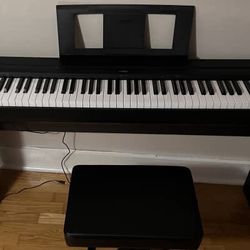 Yamaha P71B Digital Piano