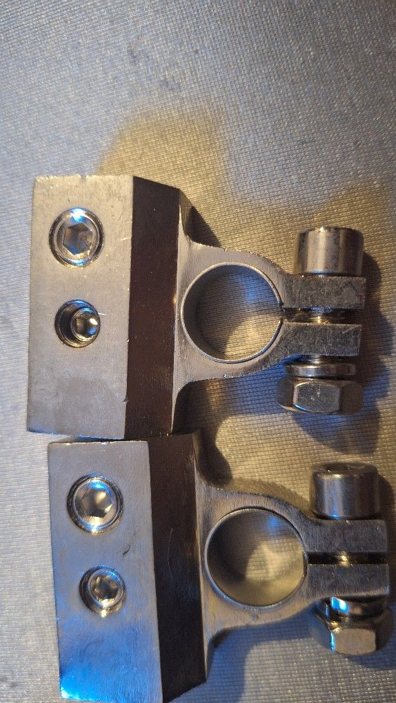 New Pair Of Heavy Duty Battery Terminals 
