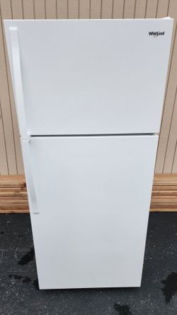 Precioso Refrigerador Whirlpool seminuevo listo para usar super limpio lo tengo conectado para que lo mires que trabaja bien si gustas venir $220
