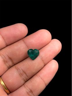 Natural Zambian Emerald 5.02 Ct Heart Cut Loose Gemstone 11.7 x 10.3 mm