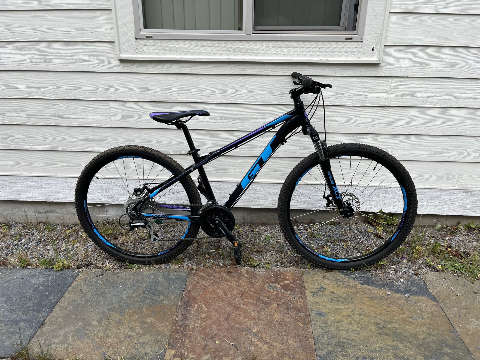 GT Laguna Pro Mountain Bike 