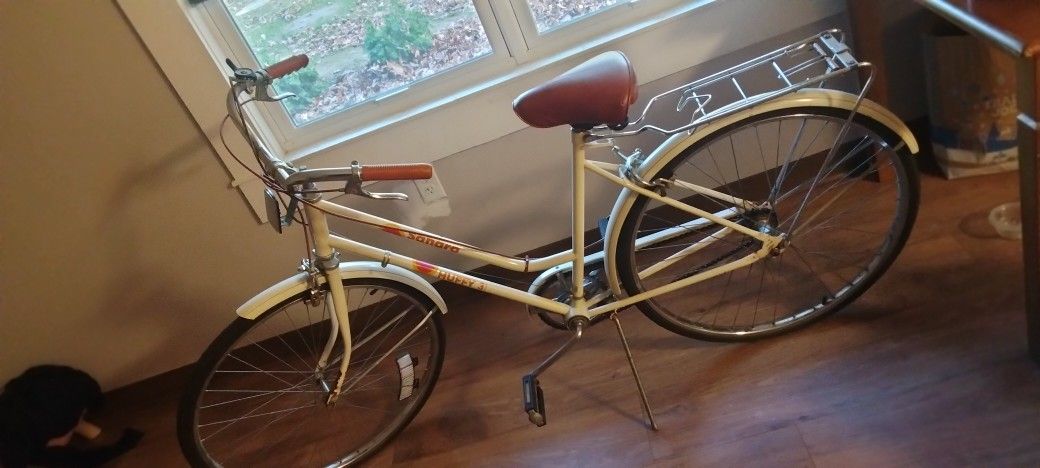 Vintage Huffy Sahara 3-Speed cruiser Bike