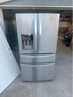 Whirlpool French Door Refrigerator – Stainless Steel – Ice & Water in Door