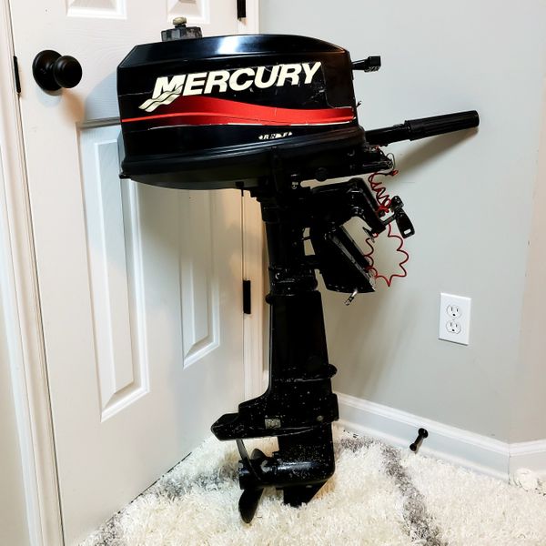 Beautiful Mercury 5hp 2 Stroke Outboard Motor & Built in Gas Tank