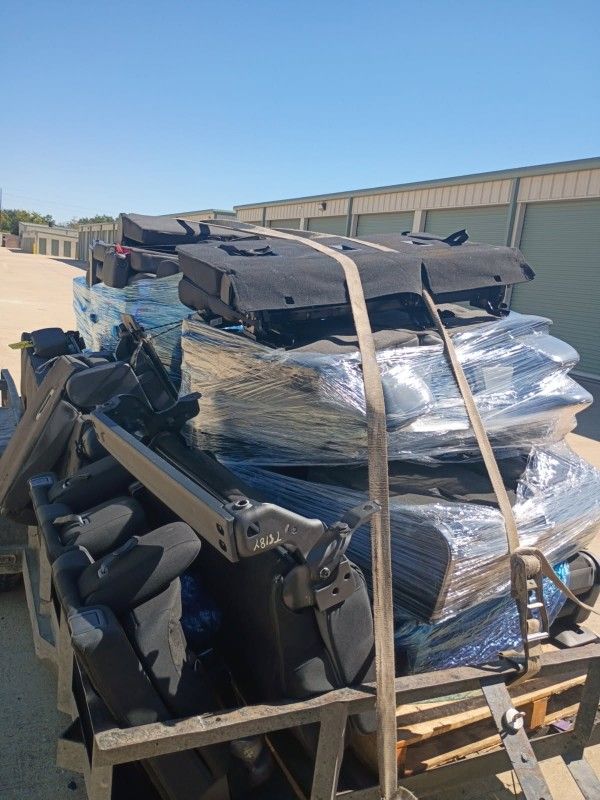 Tahoe and suburban 2nd and 3rd row seats they fit 2021 to 2025. $100 or best offer