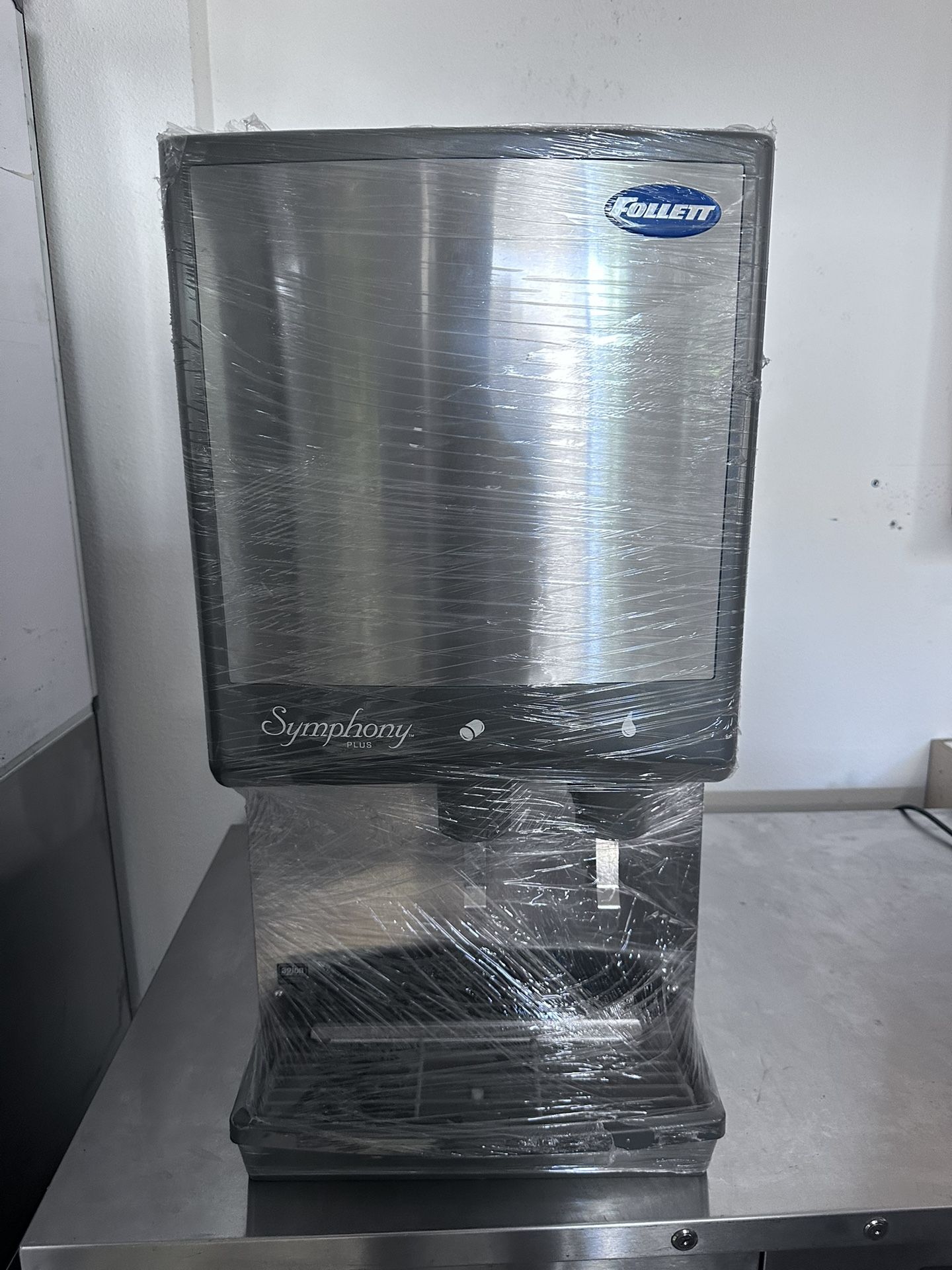 Follett 12CI425A-L 425 lb Countertop Water & Nugget Ice Dispenser - 12 lb Storage, Cup Fill, 115v