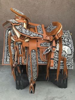 Montura bordada