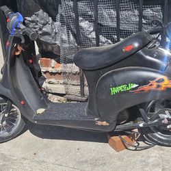 24 Vots 250 Wats Pod Muniture  Scooter  Ready To Fly Charger Inc Weekend Fun At The Park Will Not Last Soon Gone .... 20 Mph Up To 100 Ponds And Over 
