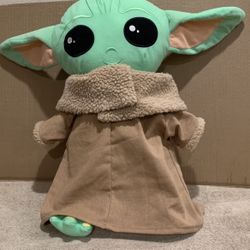 Star Wars Mandalorian Baby Yoda Pillow