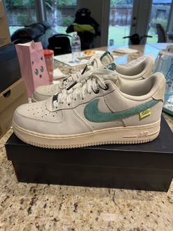 Nike Air Force 1 '07 LV8 Men Size 10.5 Sail/Green Noise-Coconut