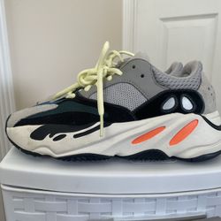 Yeezy boost 700 ‘Wave Runner’  2017 Size 4M