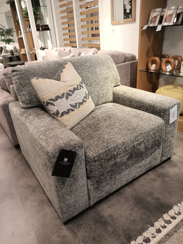 Dunmor Graphite Oversized Chair
Ashley Furniture$10 Down Payment And Financing Available