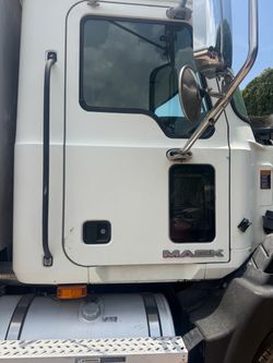 Dump truck