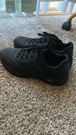 Black sketchers size 7 sneakers