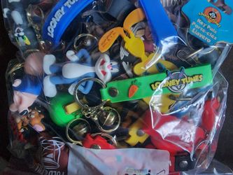 Bulk Assorted Keychains Hello Kitty, Disney, Pokemon, Mario(over 400)