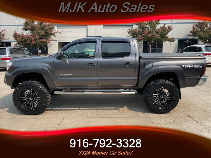 2015 Toyota Tacoma Double Cab 4x4 LOW Miles 6 Speed Manual