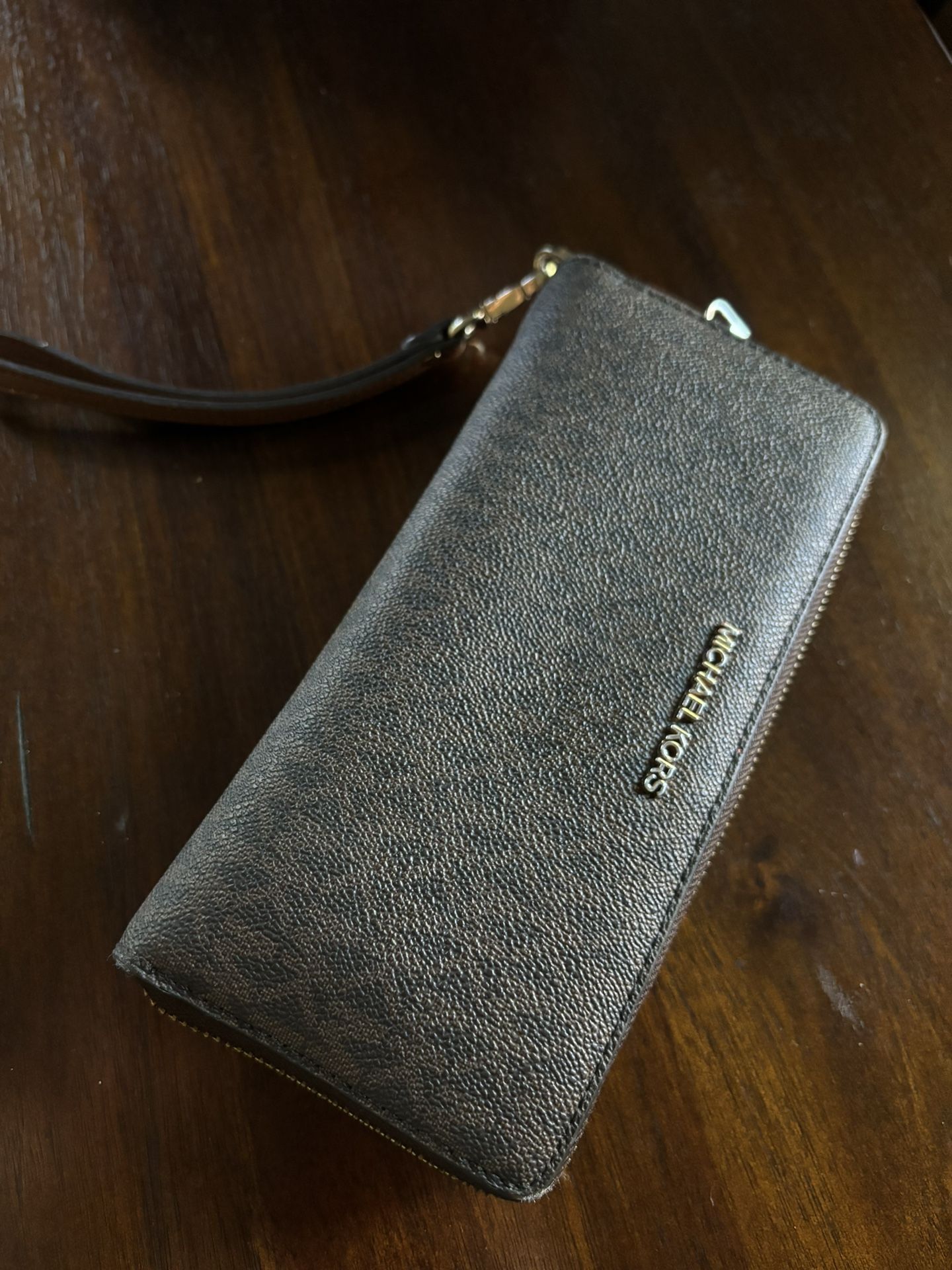 Micheal Kors Wristlet
