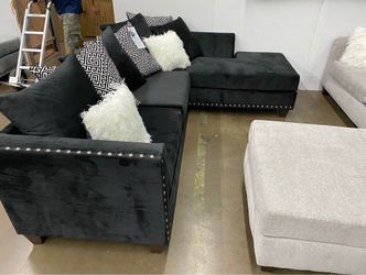 Brand New Plush Black Sectional w/ Accent Pillows
