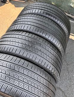 255/55r20 Pirelli tires con 80% de Vida las 4