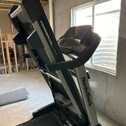 NordicTrack Commercial Series 10" HD Touchscreen Display Treadmill 1750 Model 