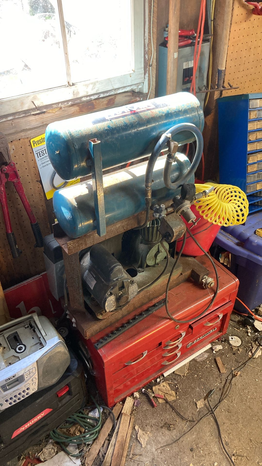 Mark air Makita. Dual Tank Air Compressor
