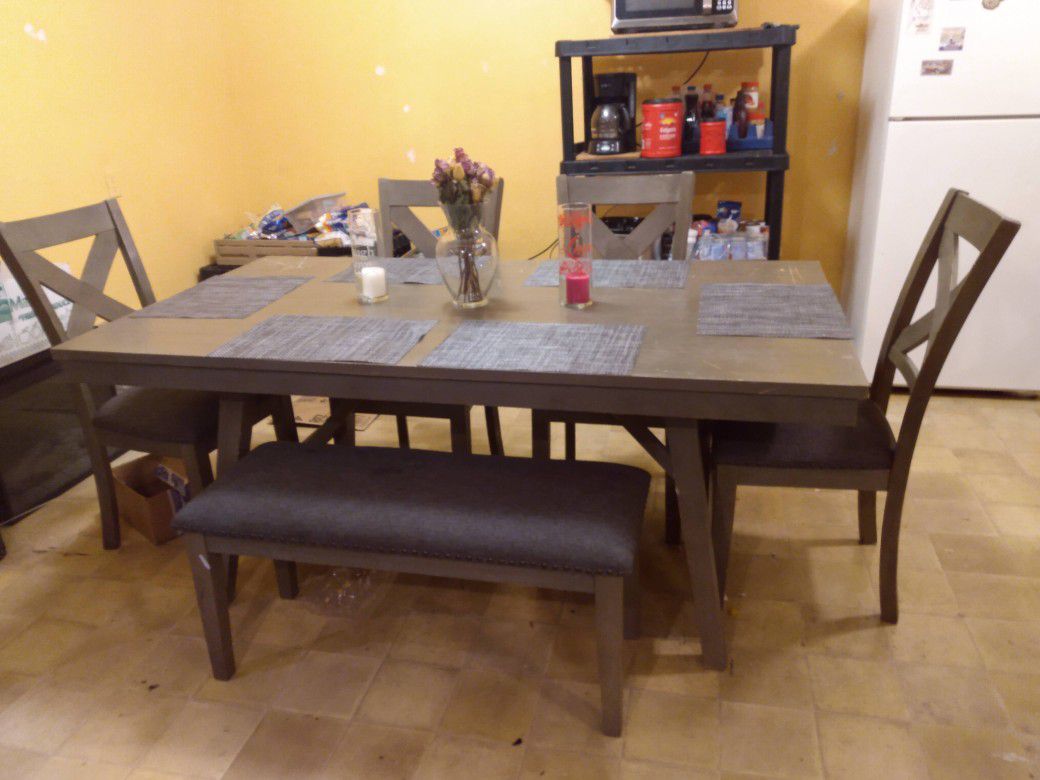 6 Person Dining Room Set 4 Chairs And A Bench That Seats Two Under A Year Old Need To Downsize. It Came From Ashley's Furniture. It Does Need To Be St