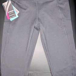 NEVER USED.  Women's Capri Workout Pants Size Small 4-6