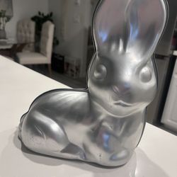 Super cute vintage 1974 Wilton 3D bunny cake pan 🐰