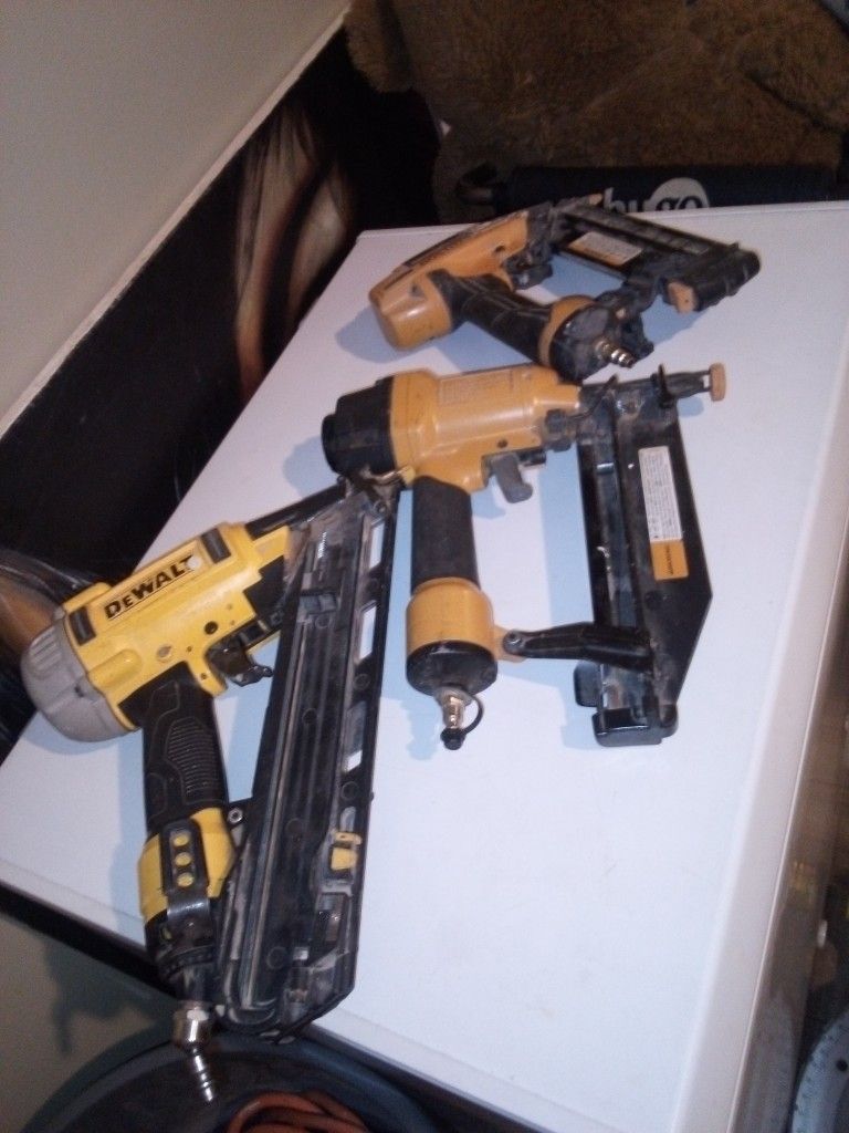 1 Nail Gun 2 Staple Gun W) Hoses