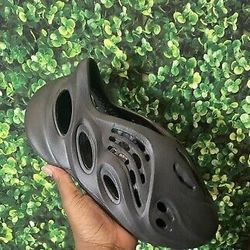 Yeezy Foam RNR Onyx Size 11