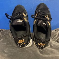 Nike Men’s Size 12 Black And Gold 