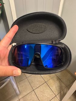 Oakley sutro
