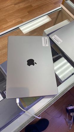 14”MacBook Pro m3 18Ram 2TB SSD