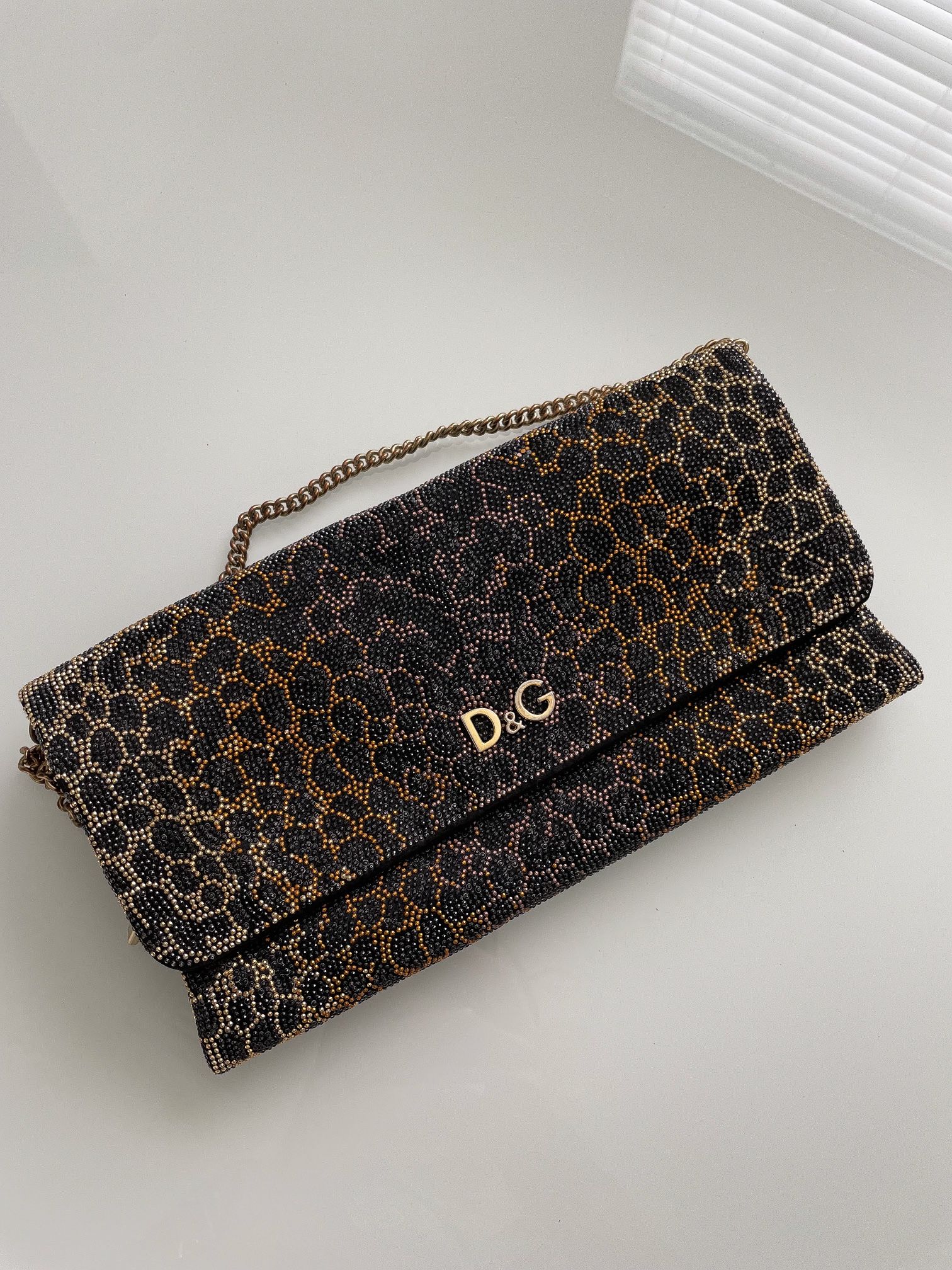D&G Shoulder clutch