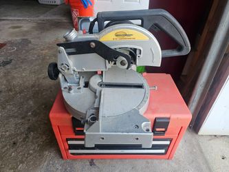 Compound mitre saw
