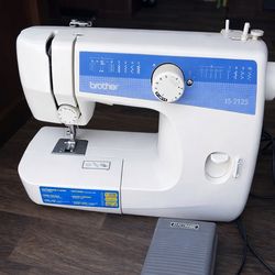 Brother Sewing Machine LS-2125 w/ Foot Pedal