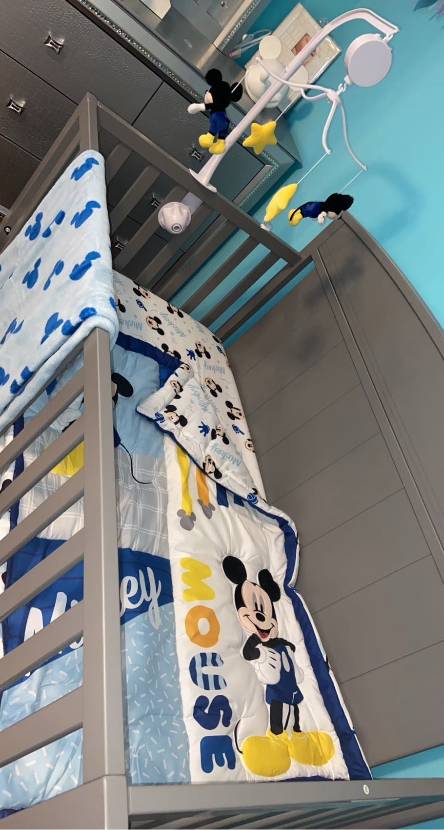 Convertible crib/ toddler bed