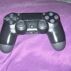 like new Sony Playstation 4 Dualshock Wireless Controller - Black