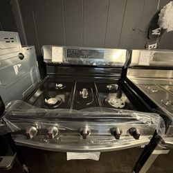 Samsung Gas Range with Air Fry And Self Clean