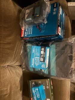Makita LXT Tool Bundle – Chain Saw, Impact Driver, Starter Pack