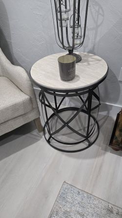 Thomasville End Table Set of 2