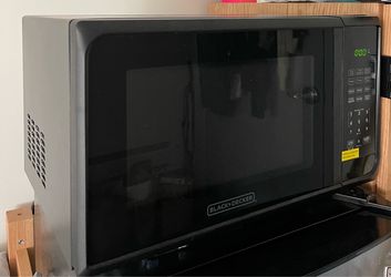 Microwave (Black + Decker)