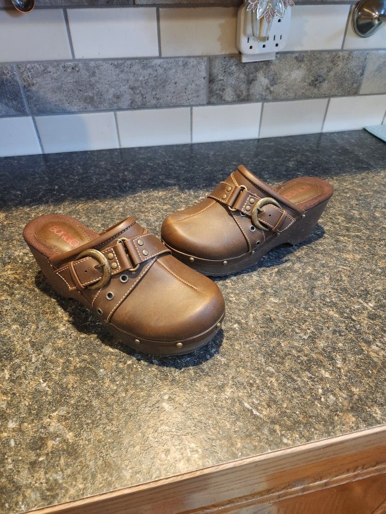 Size 7 New Brown Slide on Closed Toe Heel By Bongo