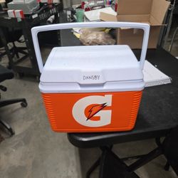 Rubbermaid Gatorade Retro Personal Lunch Cooler
