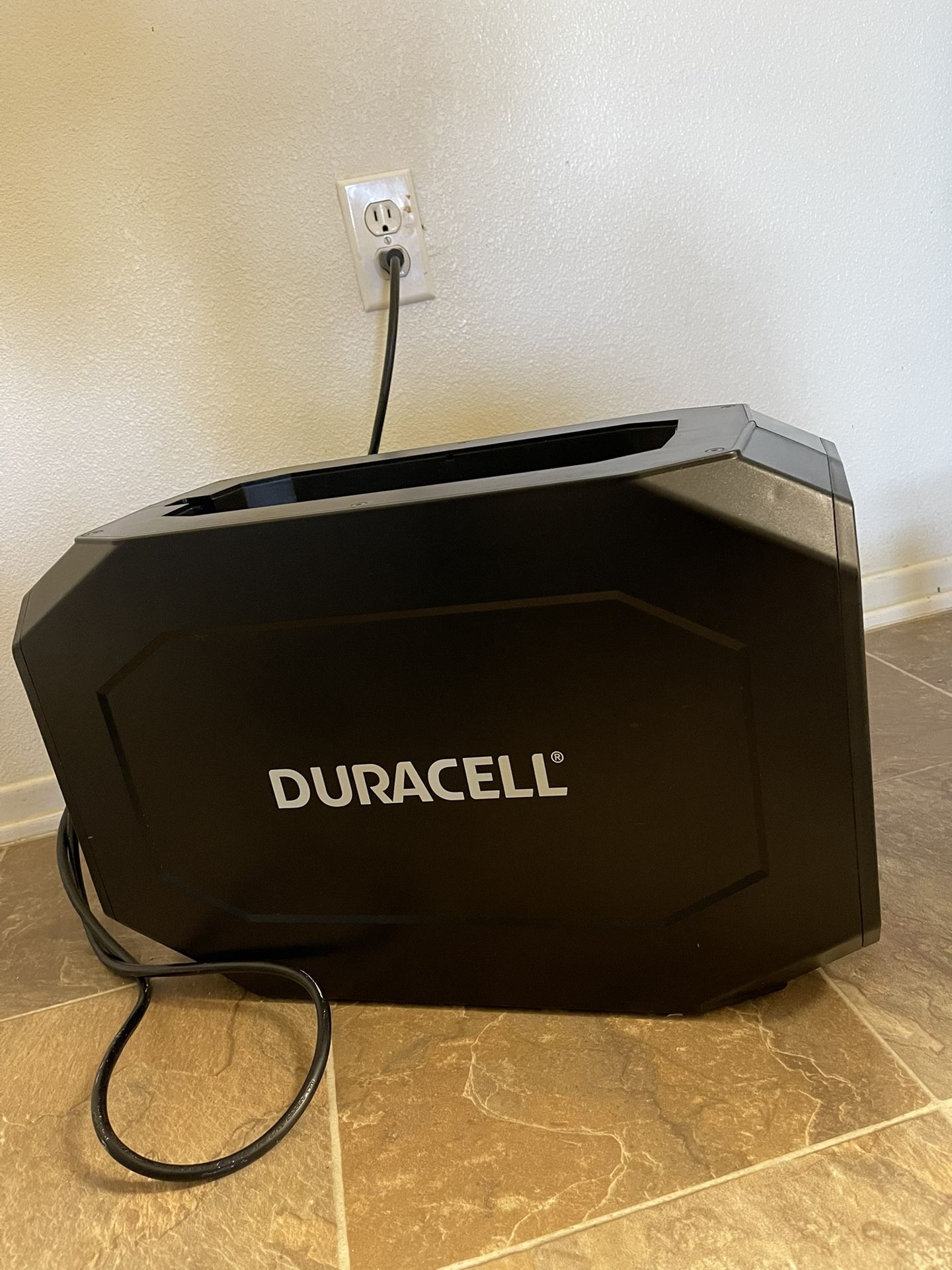 Duracell Power Source 660 Indoor Portable Generator. Excellent Condition