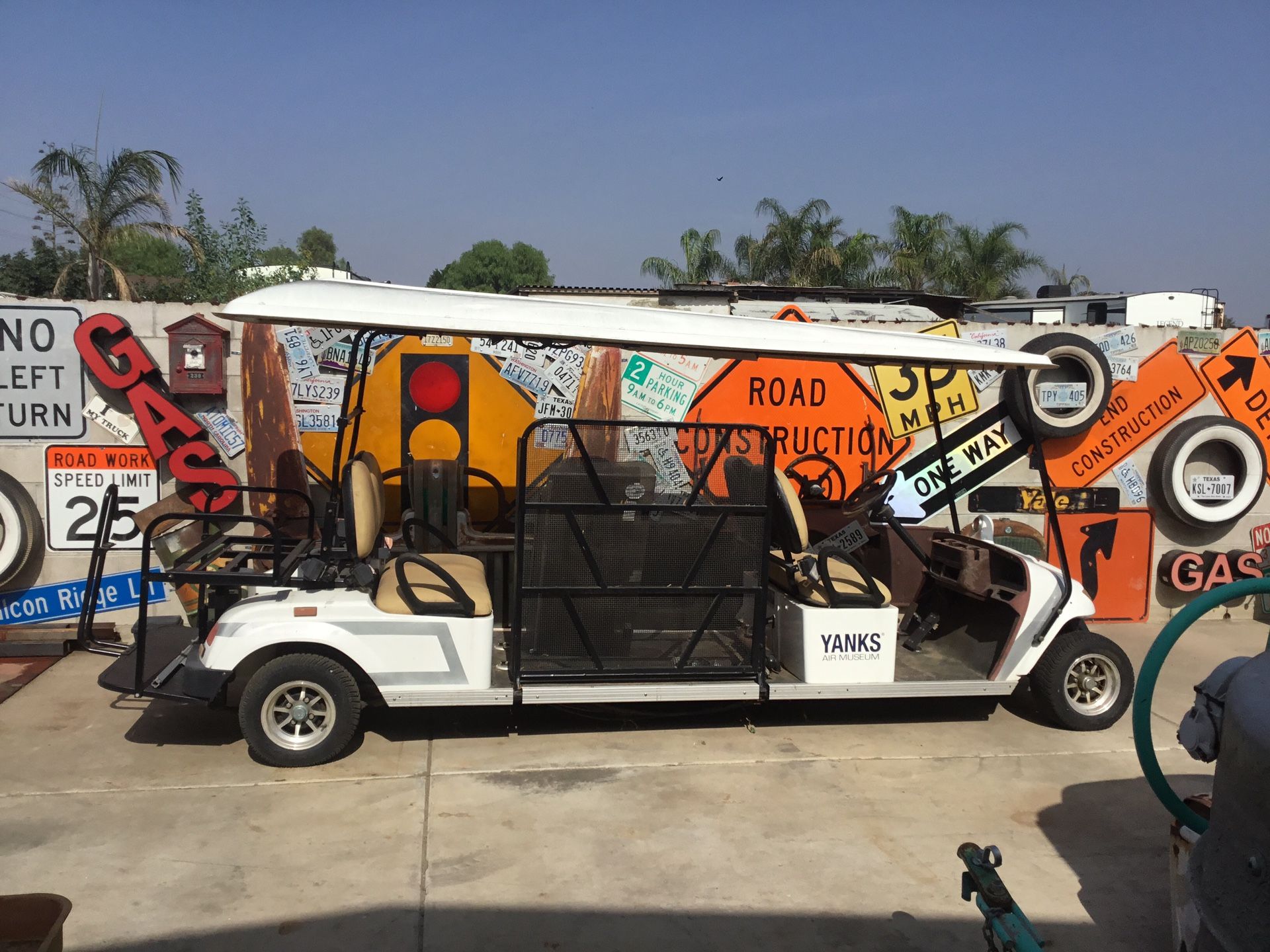 Golf Cart Limo With Handicap Ramp ( Needs batteries)