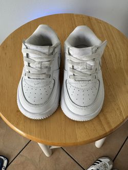 TODDLER NIKE SNICKERS 