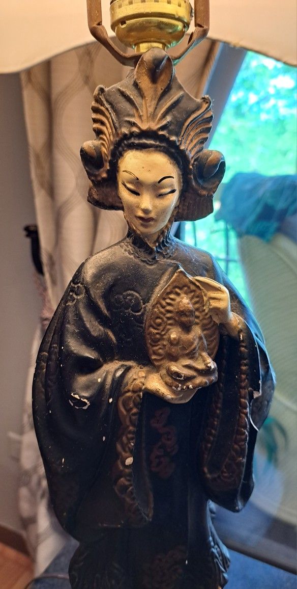 Vintage Geisha Retro 50's Chalkware Lamp